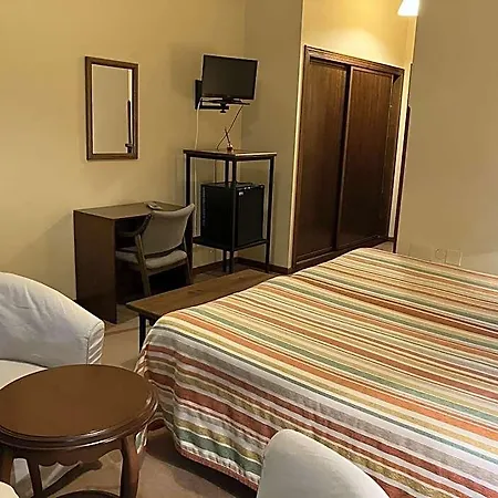 Venancios Hotel Bones
